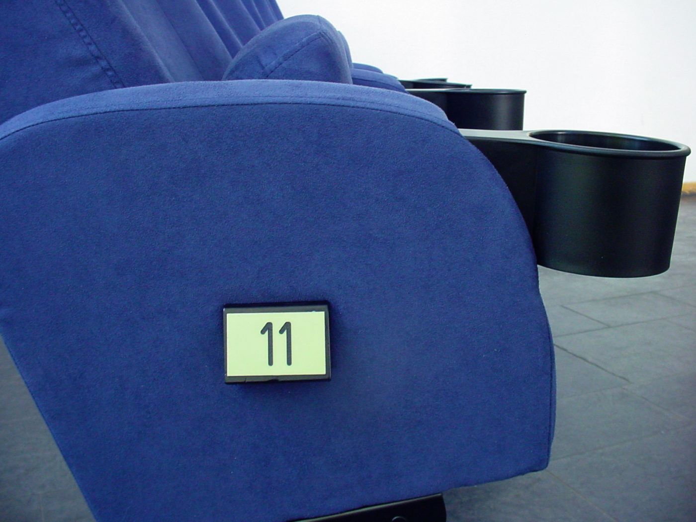 Skeie Row Light - Luminescent with bracket