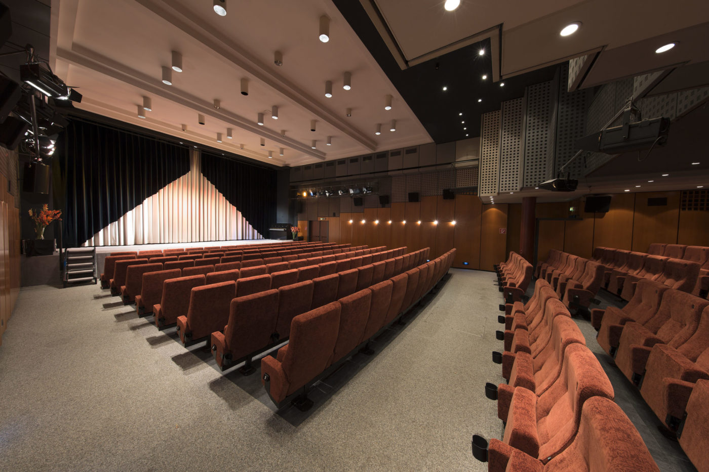 Skeie Solist Tip Up - Salzburger Filmkulturzentrum Das Kino (02)